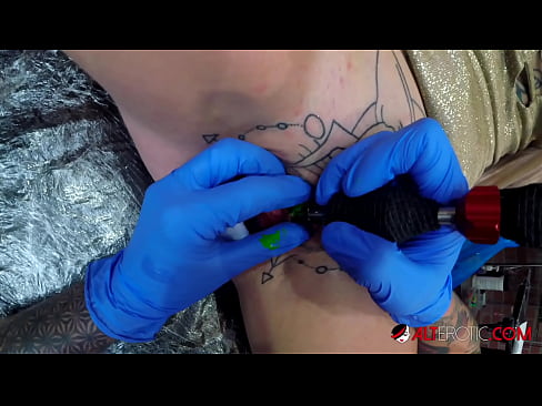 ❤️ Ekstreme tatuita varmulo Sully Savage ricevis tatuon sur sia klitoro ️ Anala video ĉe ni % eo.sexafinkarasskaz.ru% ❌️