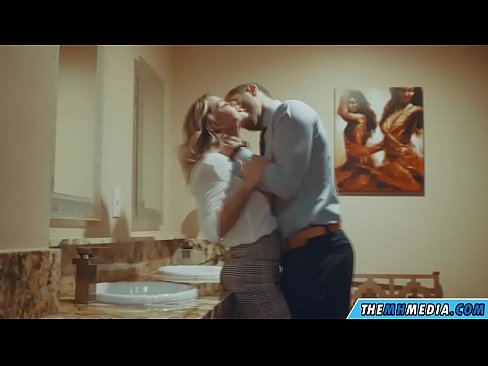 ❤️ Kiam belplena blondulo delogas vin en publika necesejo ️ Anala video ĉe ni % eo.sexafinkarasskaz.ru% ❌️